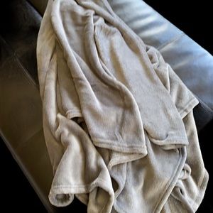 Thirty-one Dark Grey Fleece Blanket